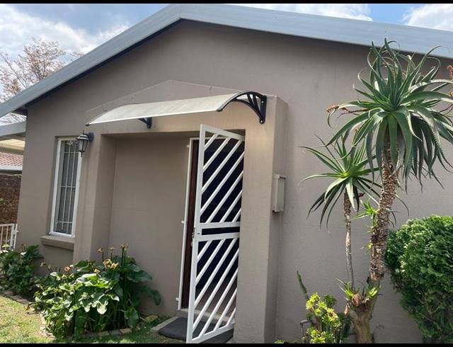 2 BEDROOM SIMPLEX FOR SALE IN EDEN GLEN